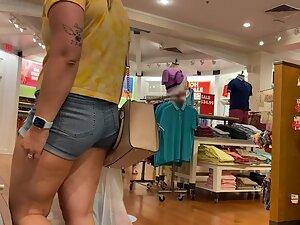Sexy legs and impressive ass in shorts Picture 2