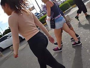 Tight ass of curly girl in the shopping mall Picture 8