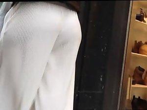 Huge butt in loose white pants Picture 3