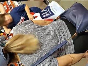 Thong seen inside curvy milf's big butt crack Picture 1