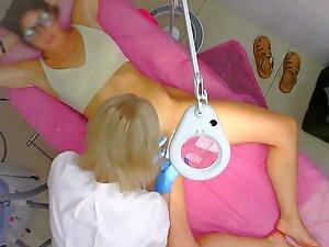 Spying on beauty spreading her legs and ass cheeks for depilation Picture 2