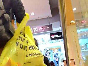 Juicy cameltoe spotted in the shopping mall Picture 7