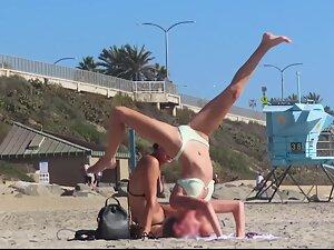 Beach voyeur caught athletic blonde in action on beach Picture 2