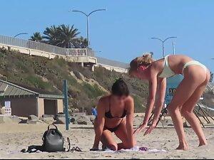 Beach voyeur caught athletic blonde in action on beach Picture 3