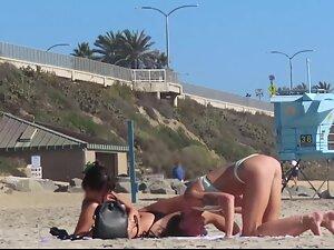 Beach voyeur caught athletic blonde in action on beach Picture 4