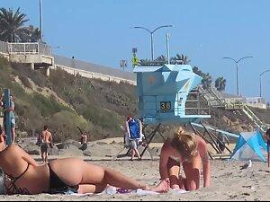 Beach voyeur caught athletic blonde in action on beach Picture 8