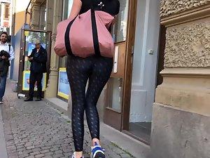 Skinny girl with extra meat on her lovely ass Picture 1