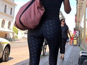 Skinny girl with extra meat on her lovely ass Picture 2