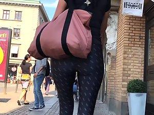 Skinny girl with extra meat on her lovely ass Picture 3