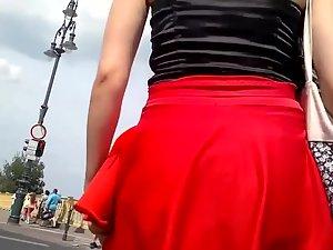 Wind helped so voyeur saw an upskirt Picture 4