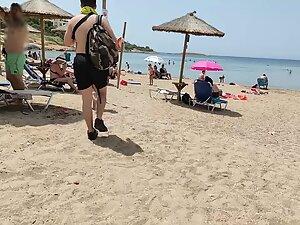 Thick girl in thong bikini walks to the beach Picture 2