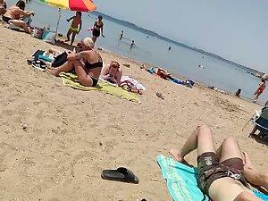 Thick girl in thong bikini walks to the beach Picture 4