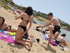 Thick girl in thong bikini walks to the beach Picture 6