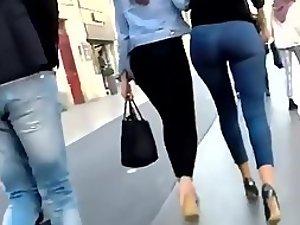 Big round ass of a very slender woman Picture 1