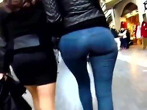 Big round ass of a very slender woman Picture 7