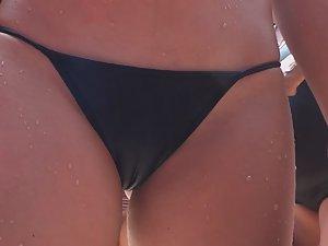 Wet cameltoe in beach bar Picture 1
