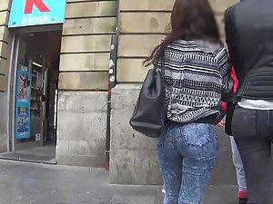 Feisty teen girl with friends Picture 7