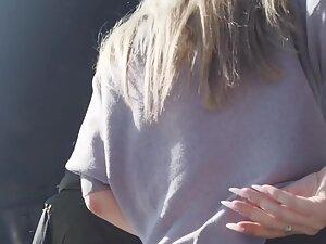 Cheap leggings are fully showing her ass crack Picture 1