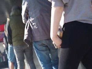Cheap leggings are fully showing her ass crack Picture 6