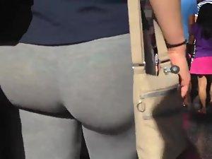 Adorable round ass in tight yoga pants Picture 5