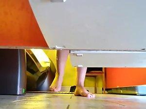 Naked woman in the tanning saloon Picture 3