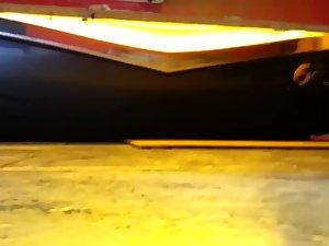 Naked woman in the tanning saloon Picture 7