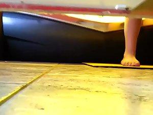 Naked woman in the tanning saloon Picture 8