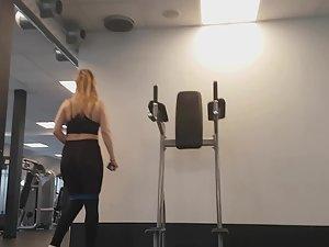 Hot blonde is booty building in the gym Picture 3