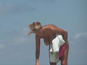 These girls are more than just friends Picture 1