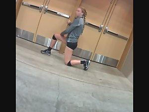 Volleyball player attention whoring Picture 1