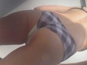 Hot young babe changing in a beach cabin Picture 3