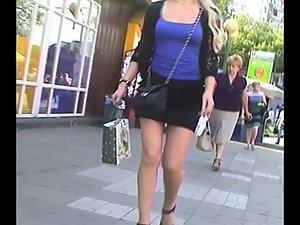 Shaved pussy lips in hot blonde's upskirt Picture 4