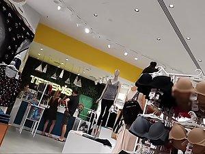 Big ass betrays a very elegant woman Picture 2