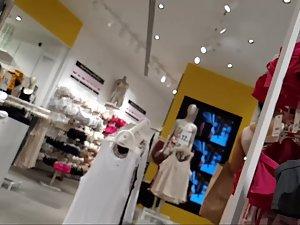 Big ass betrays a very elegant woman Picture 3