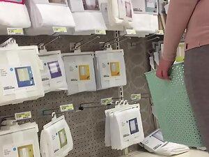 Grey leggings snugly fitting on fine big butt cheeks Picture 1