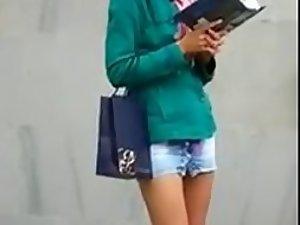 College student voyeured while reading