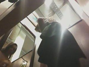 Hot girl puts new clothes on Picture 5