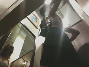 Hot girl puts new clothes on Picture 6