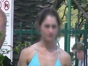 Her bikini gets transparent when it's wet Picture 3