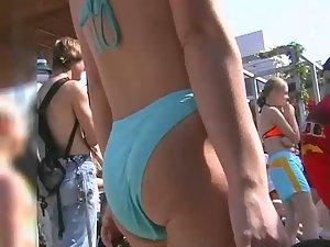 Her bikini gets transparent when it's wet Picture 7