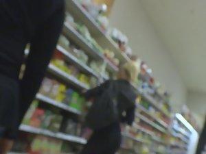 Smoking hot milf in supermarket Picture 4
