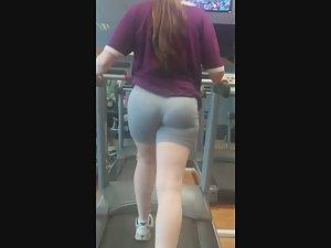 Visible thong and muscular buttocks while she runs Picture 3