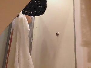 Sassy girl tries out lace tights Picture 1