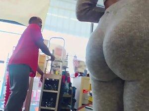 Grey outfit puts black girl's booty in full view Picture 3