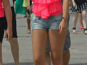 Sugary girl in very tiny shorts Picture 7
