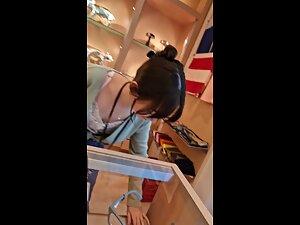 Hot downblouse of store clerk in glasses store Picture 3