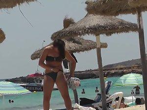 Accidental nudity while cleaning pussy Picture 5