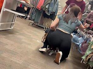 Crouching makes her ass and thong look perfect Picture 6