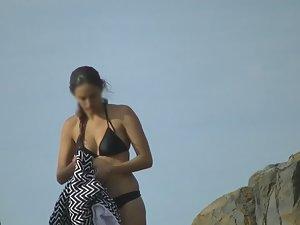 Sexiness between rocks on beach Picture 8