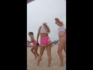 Voyeur checks out a sexy beach volleyball team Picture 1